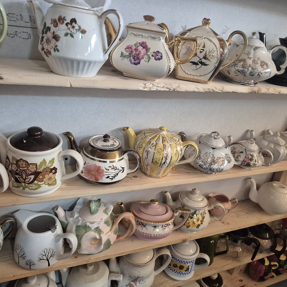 Assorted Ceramic Teapot Collection - Picture 16 of 16
